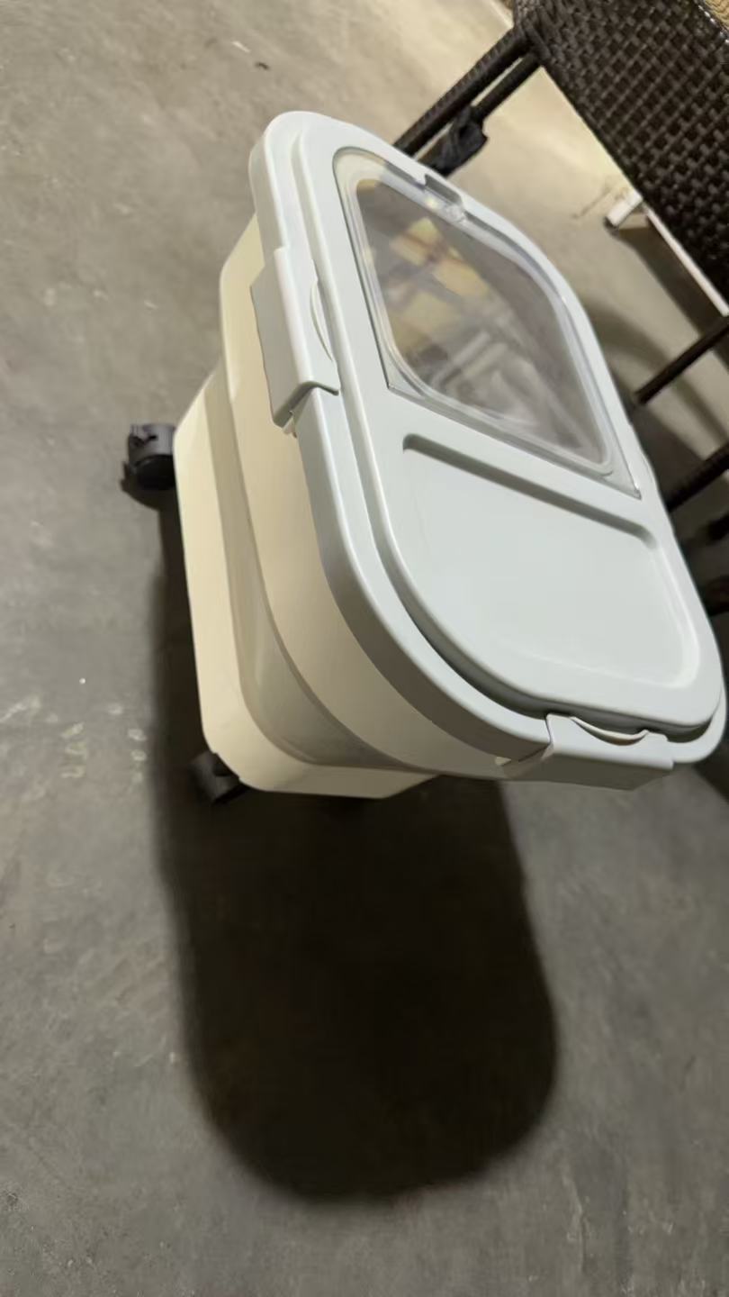 Collapsible Airtight Food Storage Container